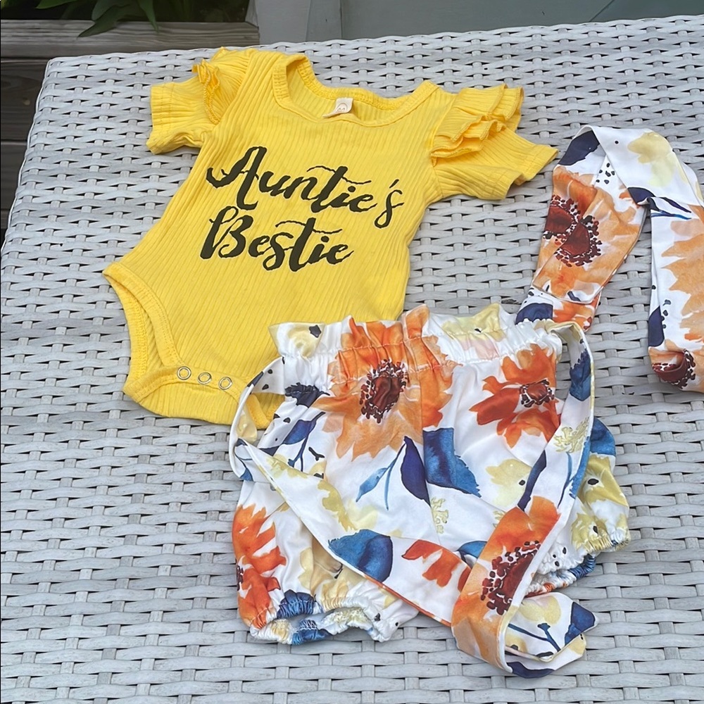 INFANT 3-Piece Set- Yellow 'Auntie's Bestie' Baby Onesie with Floral Shorts Size